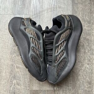 GY0189 adidas Yeezy 700 V3 Clay Brown Chacoal Grey Dark Gray Size 5.5 (Men's)